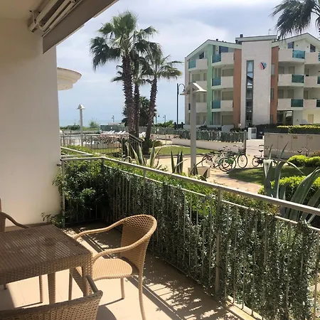 Casa Del Mar Aparthotel Roseto Degli Abruzzi Exterior foto